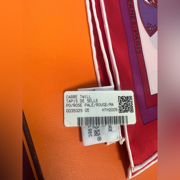 BNIB HERMES NECK SQUARE SCARF RED ORANGE - Picture 6 of 7